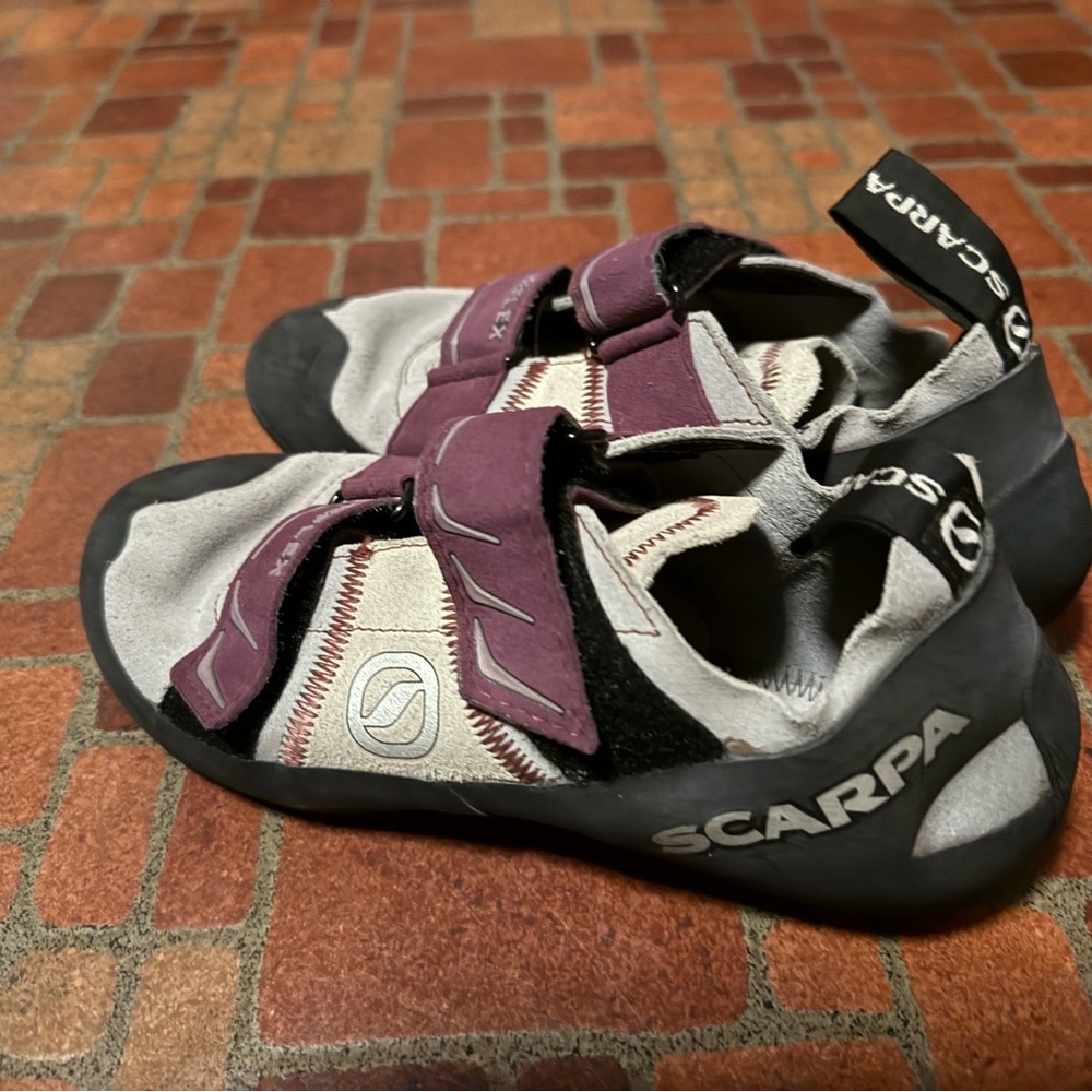 Scarpa Reflex climbing shoes 38